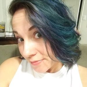 Meet your Posher, Leah